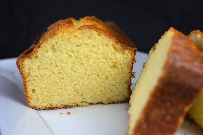 BIZCOCHO DE YOGUR ESPONJOSO Y FÁCIL