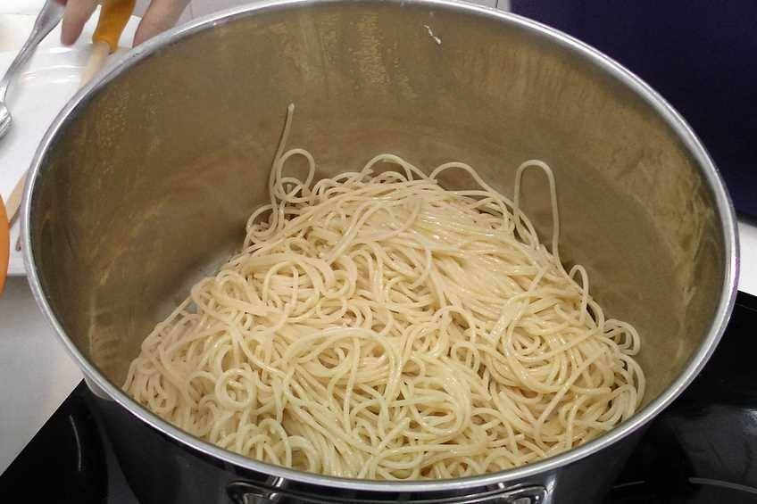  Paso 3 de Espaguetis con salsa putanesca