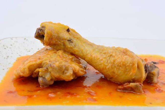 POLLO EN SALSA CON PATATAS