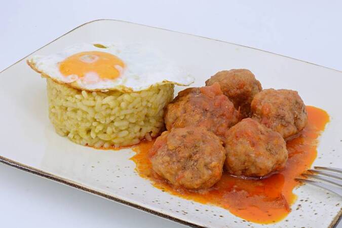 ALBÓNDIGAS CON ARROZ