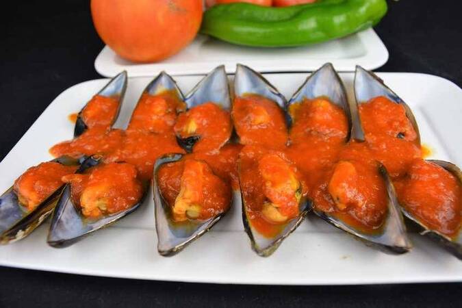 MEJILLONES CON SALSA DE TOMATE PICANTE