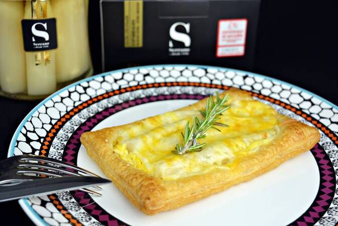 HOJALDRES CON ESPÁRRAGOS GRATINADOS