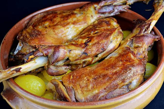 PALETILLA DE CORDERO ASADO CON PATATAS