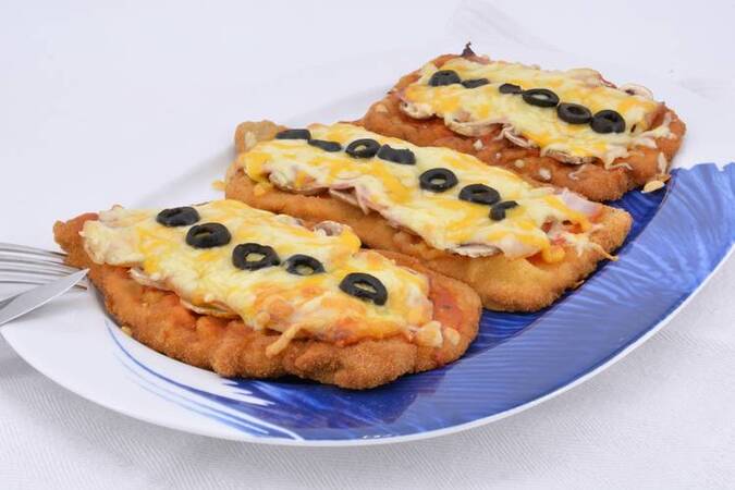 MINIPIZZAS CON BASE DE MILANESA DE LOMO