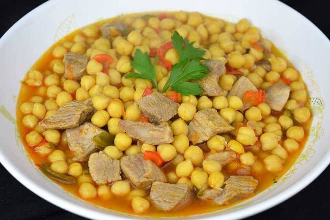 GARBANZOS CON SECRETO Y SALSA PICANTONA