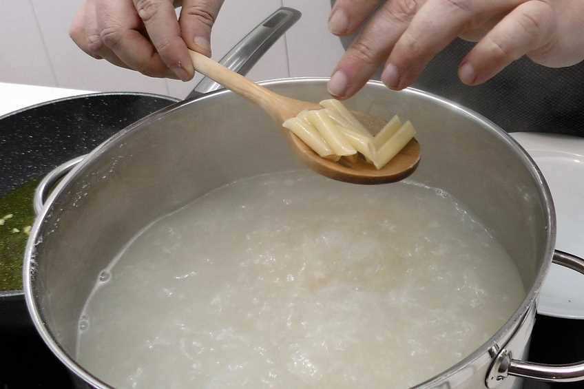  Paso 1 de Macarrones cuatro quesos con ajoaceite