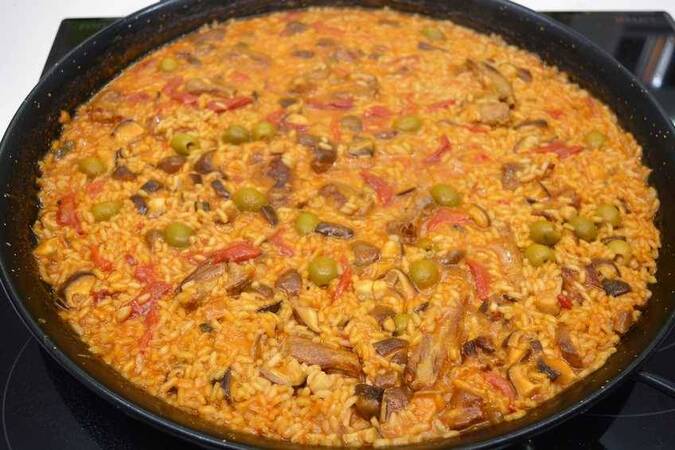 Receta de arroz meloso con setas y costilla