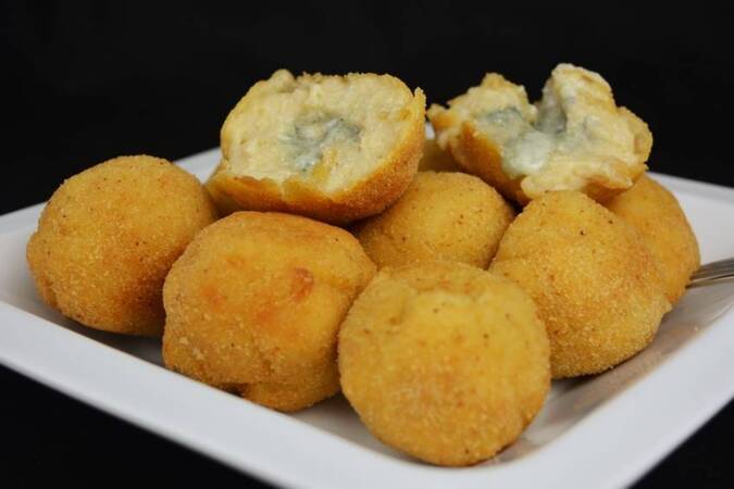 Cómo hacer croquetas rellenas de queso cabrales