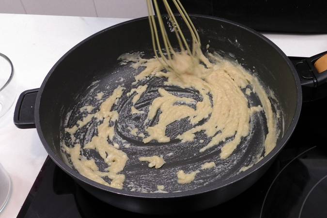 Cocinar la harina con la mantequilla