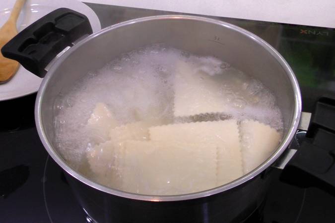 Cocer la pasta para canelones