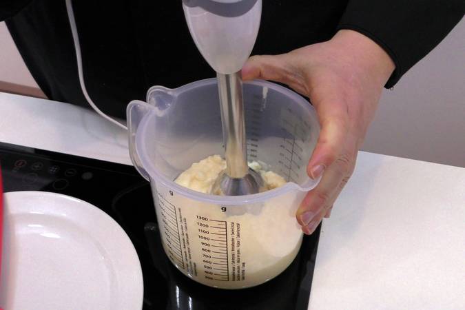 Preparar el arroz con leche y triturarlo