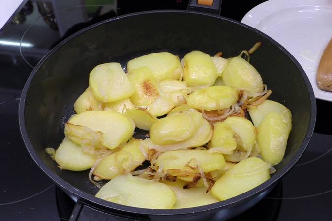 Preparar las patatas a lo pobre