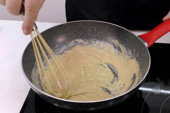 Mezclar la mantequilla con la harina