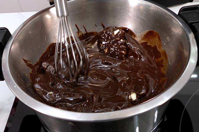 Derretir el chocolate con la mantequilla