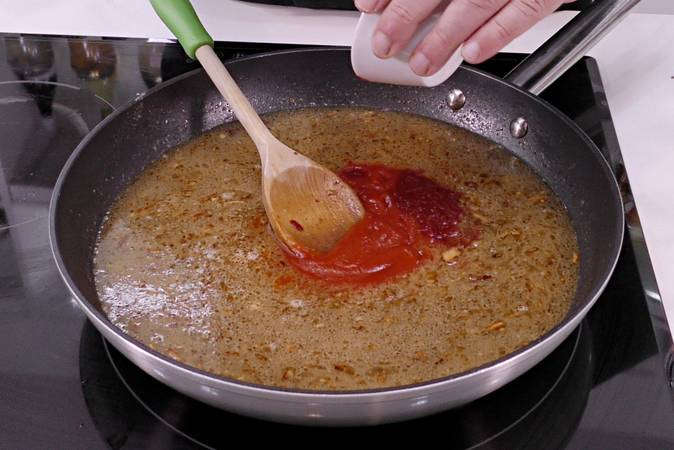 Terminamos de cocinar la salsa