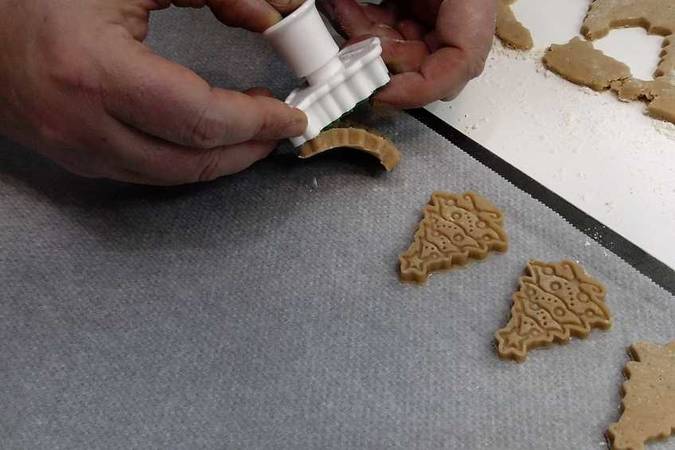Formamos las galletas con el cortapastas