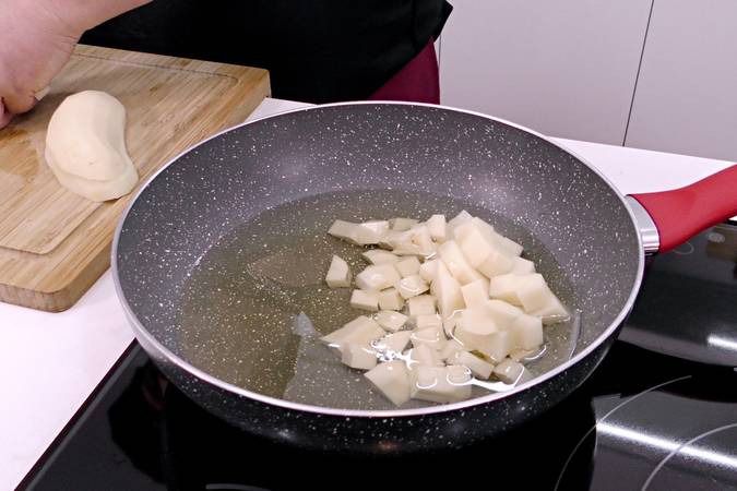 Freír las patatas