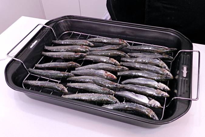 Cortar la cola a las sardinas