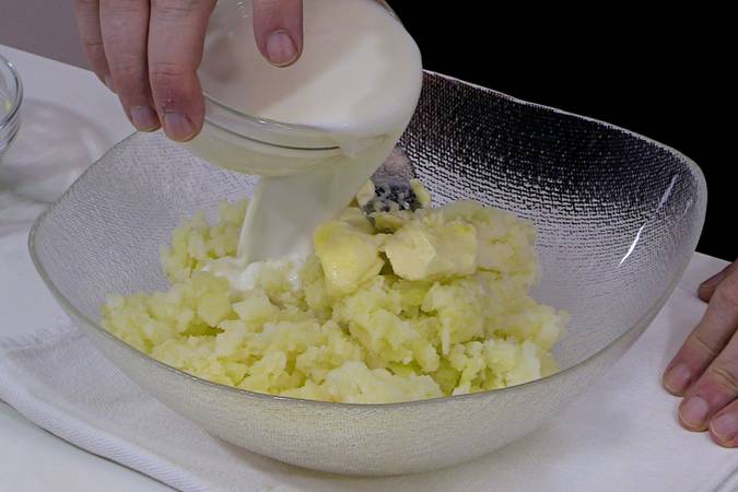 Mezclar la nata y la mantequilla