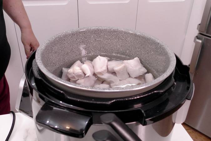 Cocinar las manitas de cordero en la olla