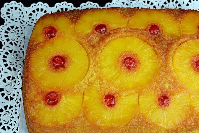 BIZCOCHO DE PIÑA VOLTEADO