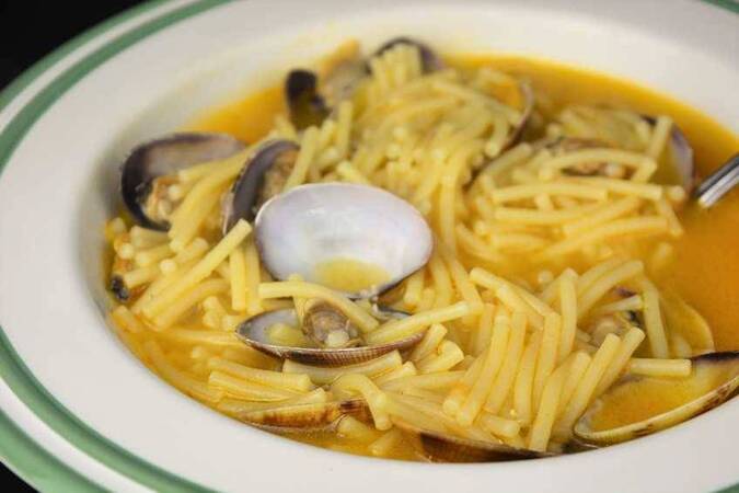 SOPA DE FIDEOS Y ALMEJAS
