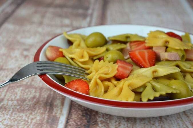 ENSALADA DE PASTA Y FRUTA