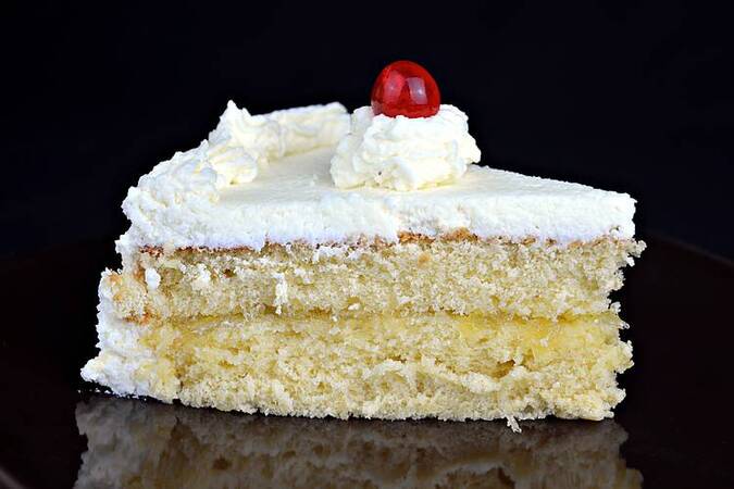 TARTA DE COCO Y PIÑA CON BIZCOCHO GENOVÉS