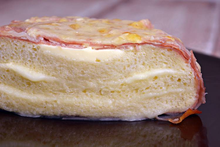 Pastel de jamón y queso con pan de molde